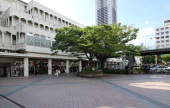 北大阪急行電鉄「千里中央」駅 徒歩約14分（1100m）
