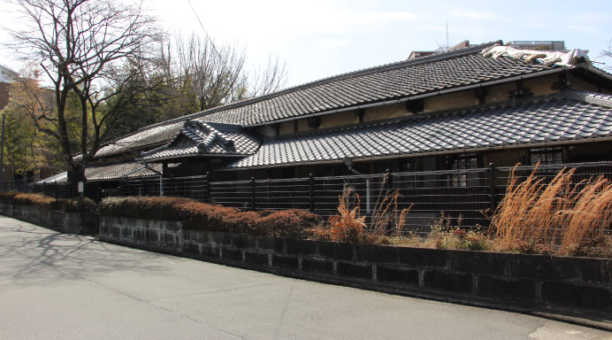 【旧新田小学校舎(有形文化財)】徒歩約10分（770m）