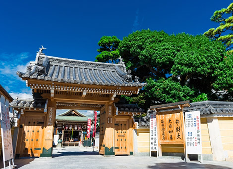 大本山 中山寺【約1,400m 徒歩約17分】