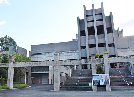 吹田市立博物館【約2380m 車約7分】